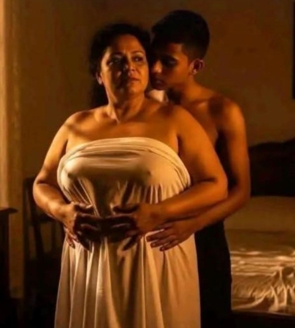 ඇන්ටි කෙනෙක් හරි පොඩ...